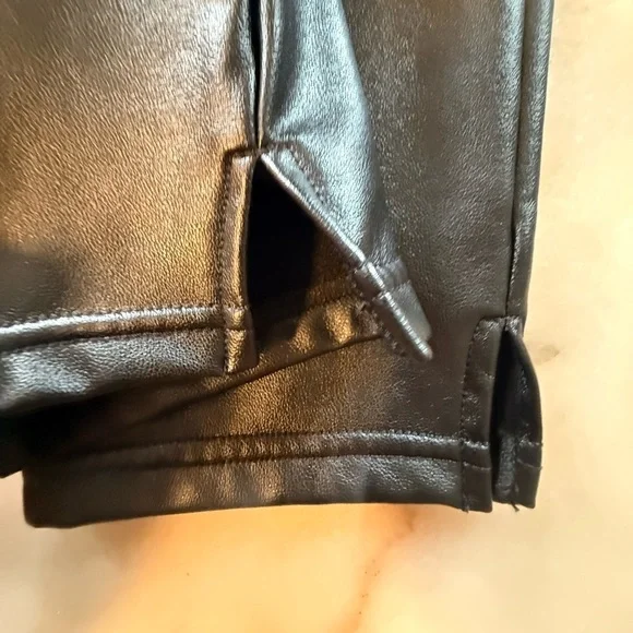 HUE women Sleek Black faux leather leggings size large - Picture 4 of 7